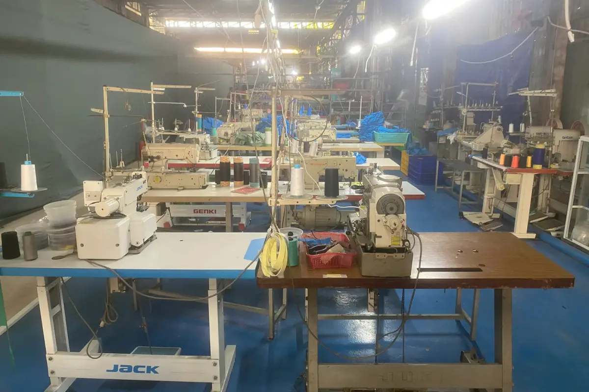 Bên trong xưởng may của Uniform Việt Nam — đơn vị vận hành thử nghiệm TUFOM